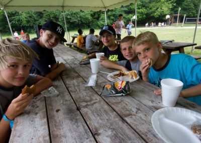 Students dining at ocoee camps